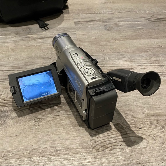 JVC GR-SXM750U Compact VHS Camcorder Cassette Player With Charger - Picture 5 of 7